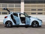 軽量でありながらも、高い剛性を実現したSKYACTIV-BODYを採用しています。万が一の衝突時にも、乗員を守る高い安全性能を備え、安心感のあるドライブを提供します。
