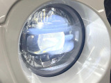 ●LEDヘッドライト:夜間走行時も良好な視界を確保し安心して運転できる高輝度LEDヘッドライトを装備!点灯速度が早く、消費電力も抑えられています。