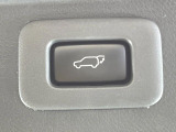 【パワーバックドア】スマートキーや運転席のボタンを押すだけでリアゲートが自動で開閉します!荷物を持っている時や、高い位置にあるバックドアを閉める際に便利な機能です♪