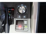 電動パーキングブレーキ付きなので、Pレンジに入れると自動でサイドブレーキがかかります♪ 左足は使いませんよ☆