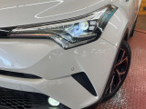 【シーケンシャルターンランプ付きLEDヘッドライト】人気の『流れるウィンカー』付きのLEDヘッドライトを装備♪高級感はもちろん、点灯時は存在感たっぷりで他車からも認識されやすく安心です。