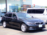 BMW在庫保有台数常時100台以上!ご来店の際はBMW本店(厚木市下荻野140-1)にご来店ください!弊社自慢の全天候型ショールーム!BMW在庫保有台数常時100台以上ございます!