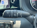 【オートワイパー(AUTO)】雨が降り出した時に、雨滴検出用センサー(レインセンサー)が雨滴を感知すると、自動でワイパーが動作します。
