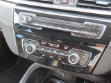 エアコンはデュアルオートエアコン装備で、運転席、助手席それぞれ快適な温度で過ごして頂けます。シートヒーターもありますよ!