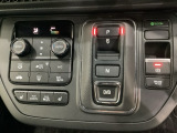 シフトはセレクトレバーのなくなったエレクトリックギアセレクターになっています。「e:HEV」搭載車ですので、日常シーンのほとんどをモーターで走行し、状況に応じあらゆる領域で優れた燃費走行を実現します。
