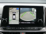 クルマを空から見たような映像が映る、アラウンドビューモニターで、車両周辺の安全確認も一目できます!小さなお子様や障害物も確認できるので、運転のしやすさだけではなく事故防止にも役立ちます♪
