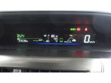 前方の道路とメーター表示が一つの視界にとらえられ、焦点を合わせやすい遠視点センターメーターを採用。