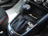SKYACTIV-DRIVE 6ATを搭載し、滑らかでダイレクトな加速を実現。さらに、走行モードを切り替えられるドライブセレクションを装備。峠道や高速道路での合流・追い越しなど、より力強い走りが欲しい時に活躍します。