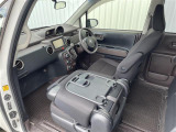 納車前室内クリーニングで綺麗な車内♪内装の見た目はもちろん、除菌・消臭もバッチリ!小さなお子様がいらっしゃるお客様にも大変ご好評いただいております!
