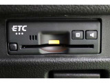 ボイスタイプのETC搭載。高速道路出入口もスマートに通過! 今やマストアイテムですね。納車前には使用できるようにセットアップをさせていただきます。ETCカードの取扱もしておりますのでご相談ください。