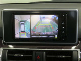 パノラミックビューモニター搭載。カメラで車両周囲の状況を映し出すため、狭い場所での駐車などに役立ちます。