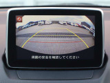 カラーで後方映像をモニターに映し出してくれるので、ショッピングモールのような狭い駐車場であったとしても障害物を見つけ、楽々駐車することができますね。