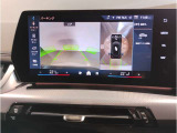 【ⅰドライブナビゲーション】文字情報も鮮明に表示する高解像度カラーディスプレイを採用。視認性に優れた地図デザインと特徴的な建造物を目印にした描写表示で現在位置を把握できます。地図データの更新も可能です