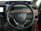 【Honda SENSING】 カメラ等装置で精度の高い検知能力を発揮、安全運転を支援します。ステアリング上のコントローラーに注目!