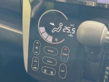 【オートエアコン】一度お好みの温度に設定すれば、車内の温度を検知し風量や温度を自動で調整。暑い…寒い…と何度もスイッチ操作をする必要はありません。快適な車内空間には必須の機能ですね♪