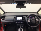 【前方視界】開放的な前方視界!運転がしやすく疲れにくいです♪窓が大きく、見通しがとっても良いおクルマですよ♪