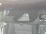 【ホンダセンシング】走行中に前方の車両等を認識し、衝突しそうな時は警報とブレーキで衝突回避と被害軽減をアシスト。より安全にドライブをお楽しみいただけます。