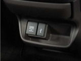 USB接続、12Vの電源ソケットも使いやすい場所に装備されています。