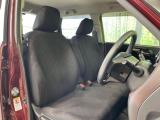 運転席まわりには十分なスペースがあり、大柄な方でもゆったり運転していただける環境です。
