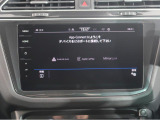 AppleCarPlay、Android Autoに対応。App-Connectを利用して、対応するアプリケーションを車載器の画面上で閲覧したり、音声で操作することが可能です。