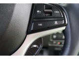 アダプティブクルーズコントロール搭載。高速道路で、車間距離を保ちながら、自動的に加速・減速。さらに停止までサポートしてくれます。運転操作の負担を軽減し、疲労軽減に貢献しています。
