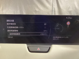 フォワードセンシングカメラで認識した交通標識をディスプレイに表示し、交通標識の見落とし防止を図り、安全運転を支援します。