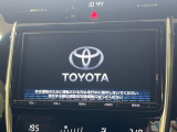 【メーカー純正ナビ】インテリアに溶け込むスタイリッシュな「専用設計」メーカーナビを装備♪視認性や操作性など基本性能にも優れ、より上質なカーライフをお楽しみいただけます。