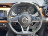 【純正革巻きステアリング】上質な革を使用することで、手にしっかり馴染みとても運転しやすいハンドルです♪