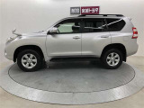 トヨタ自慢の“まるまるクリン”を施工済!ボディーはもちろん、タイヤ・ホイールまで、ピッカピカ☆♪比べてください、自信があります!)