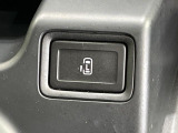 【パワースライドドア】スマートキーや運転席のスイッチでスライドドアの開閉が可能♪電動だから力を入れてドアを開ける必要が無く、小さいお子様でも、重い荷物を持っている時もラクに開け閉めできます♪