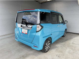 後部座席とリヤはプライバシーガラスになっています。座っている人や置いてある荷物が見えにくくなっているのでプライバシーの確保が出来ます。