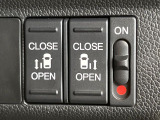 【両側パワースライドドア】スマートキーや運転席のスイッチで後席両側スライドドアの開閉が可能♪電動だから力を入れてドアを開ける必要が無く、小さなお子様でも簡単に開け閉めでき快適です♪