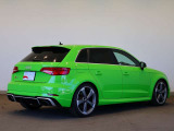 Audi RS 3 Sportback/マトリクスLEDヘッドライト/アルミホイール 5アームローターデザイン マットチタンルック 8J x 19 (Audi Sport)235/35 R19 タイヤ