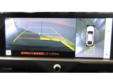 車両を上方から見たような映像をナビ画面に表示するパノラミックビューモニターが付いています。