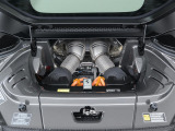 3.0L V6ツインターボエンジンに加え、モーターを搭載したプラグインハイブリッドモデルでございます。