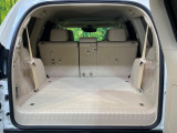 普段のお買い物や通勤、送迎等に十分な荷室スペースを確保しております。セカンドシートを倒すと、大きな荷物の積載も可能です♪