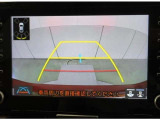 バックモニターは、ガイドライン付。ハンドル操作に合わせてガイドラインが変化し、苦手なバックをアシストします。