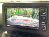 【バックカメラ】駐車時に後方がリアルタイム映像で確認できます。大型商業施設や立体駐車場での駐車時や、夜間のバック時に大活躍!運転スキルに関わらず、今や必須となった装備のひとつです!