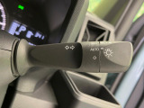【オートライト】周りの明るさに応じて自動でヘッドライトの点灯・消灯ができる機能です!ライトの付け忘れ・消し忘れなどが無くなり、雨の日や夕方の走行も安心!トンネル通過時も便利ですね♪
