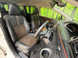 運転席シート廻りは使用感も少なく、良好な状態となっています。丁寧に使われていたことがよくわかりますね。