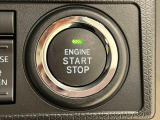 エンジン始動はプッシュスタートで楽々♪電子カードキーを携帯していれば、ブレーキを踏みながらボタンを押すだけで、エンジンの始動がスマートに行えます♪