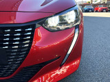 先進性の象徴であるLEDランニングライトは、昼間の車輌の存在感を際立たせ、安全性にも配慮しています。