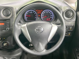 インテリアに合わせたデザインのステアリングは、運転される方のことも考え、運転しやすい形状、大きさです。是非一度、実際に触ってお確かめください。