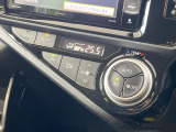 【オートエアコン】一度お好みの温度に設定すれば、車内の温度を検知し風量や温度を自動で調整。暑い…寒い…と何度もスイッチ操作をする必要はありません。快適な車内空間には必須の機能ですね♪
