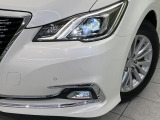 【LEDヘッドライト】悪天候や夜間走行時も良好な視界を確保し安心して運転できる高輝度LEDヘッドライトを装備!点灯速度が早く、消費電力も抑えられています。