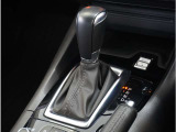 【シフトレバー】シフトもとても操作しやすいデザインになっております。運転する人の事を第一に考えた操作性の高い仕様です。