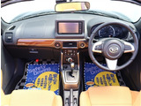 お車選びをお楽しみ頂けるよう、在庫車の展示スペースを十分に確保しております。