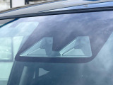 【スマートアシスト】走行中に前方の車両等を認識し、衝突しそうな時は警報とブレーキで衝突回避と被害軽減をアシスト。より安全にドライブをお楽しみいただけます。