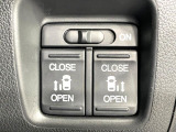 【両側パワースライドドア】スマートキーや運転席のスイッチで後席両側スライドドアの開閉が可能♪電動だから力を入れてドアを開ける必要が無く、小さなお子様でも簡単に開け閉めでき快適です♪