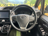【純正革巻きステアリング】上質な革を使用することで、手にしっかり馴染みとても運転しやすいハンドルです♪